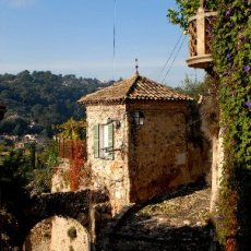 Biot, le charme de la pierre