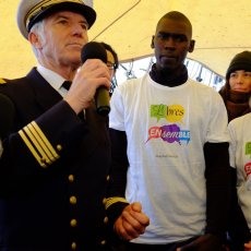 Le commandant Cariou fier de ses jeunes gabiers - Ph : Arnaud Galy - Agora (...)