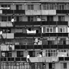 Située sur la rue Prelungirea Ferentari, cette barre d'immeuble est, (...) © Sylvain Moreau - REGARD - www.regard.ro 