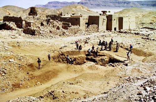 Sondage stratigraphique sur le chantier 15 - Mission archéologique française de Shabwa, 2002 - Aimablement prêtée par le CEFAS