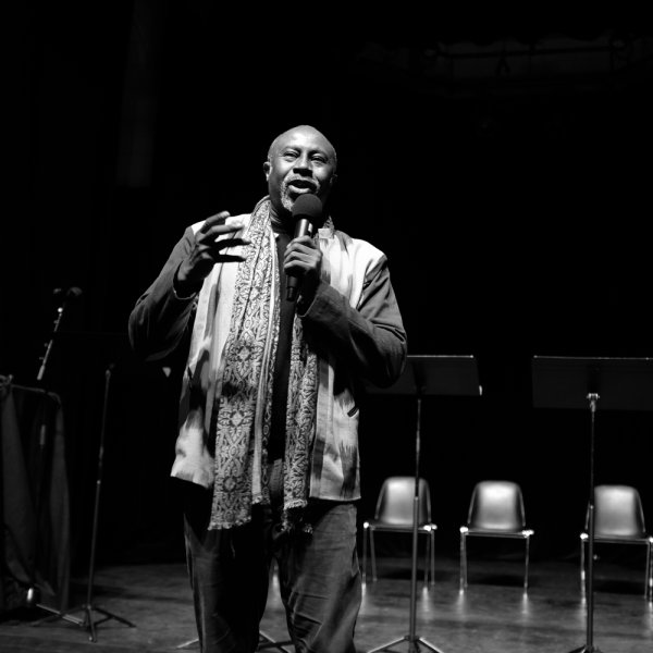 Hassane Kassi Kouyaté, directeur des Zébrures - des écritures à la scène - © Arnaud Galy - Agora francophone